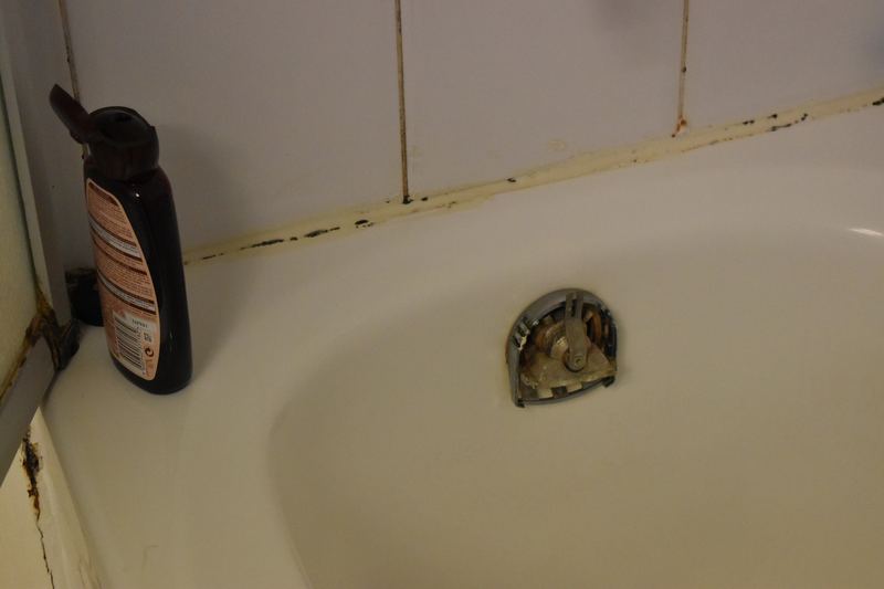 Mould growth on hotel room wall (photo 4)